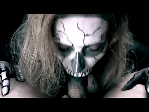 ❤️ Demon famke sûgje hoanne mei har swarte mûle en slikken cum. ☑ Kwaliteitsseks by wy ﹏